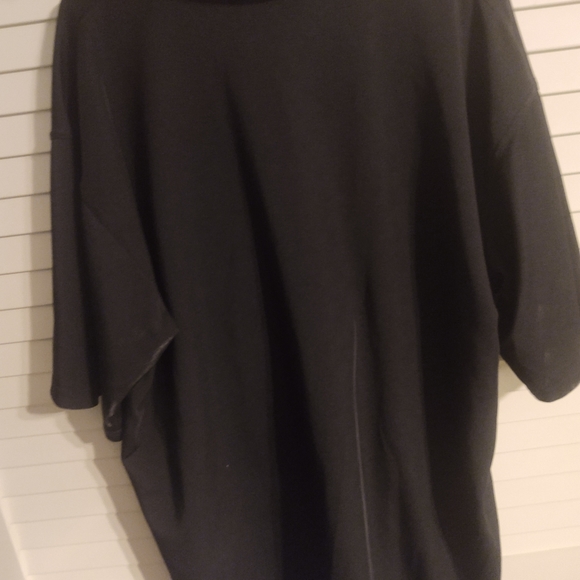 Two men's medium under armour polos - Picture 5 of 9